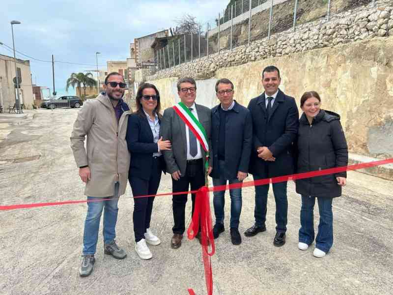 Immagine articolo: Porto Palo. Dopo 3 anni riaperta la strada ostruita dalla frana: “Una giornata storica per Menfi”