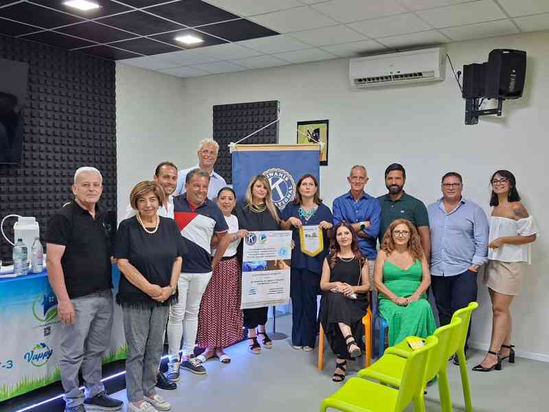 Immagine articolo: “Una culla, una speranza“: il Kiwanis Club Menfi dona una culla termica