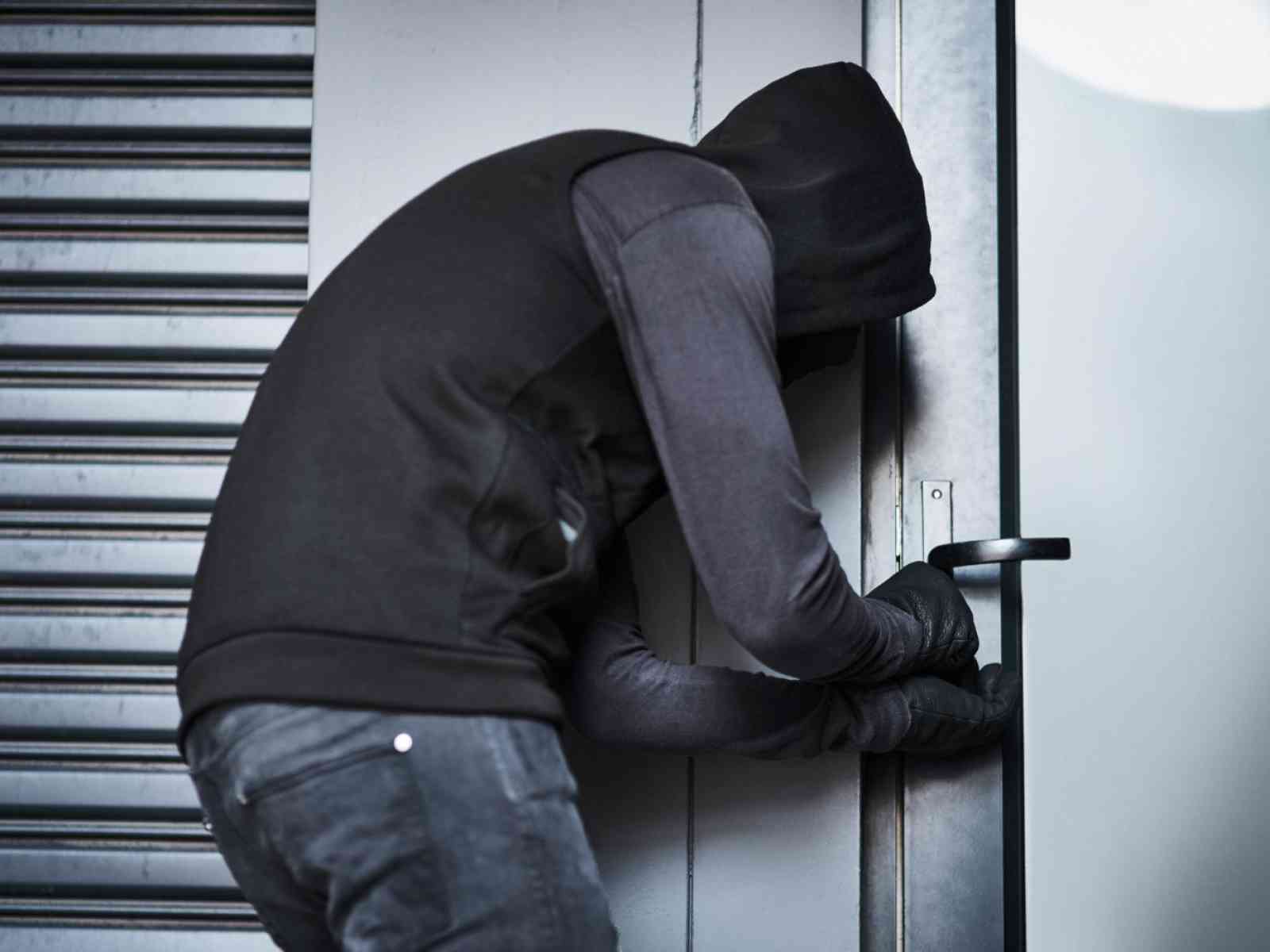 Immagine articolo: Sciacca, denunciato 38enne Menfitano per il furto di una teca in oro nella chiesa del Carmine