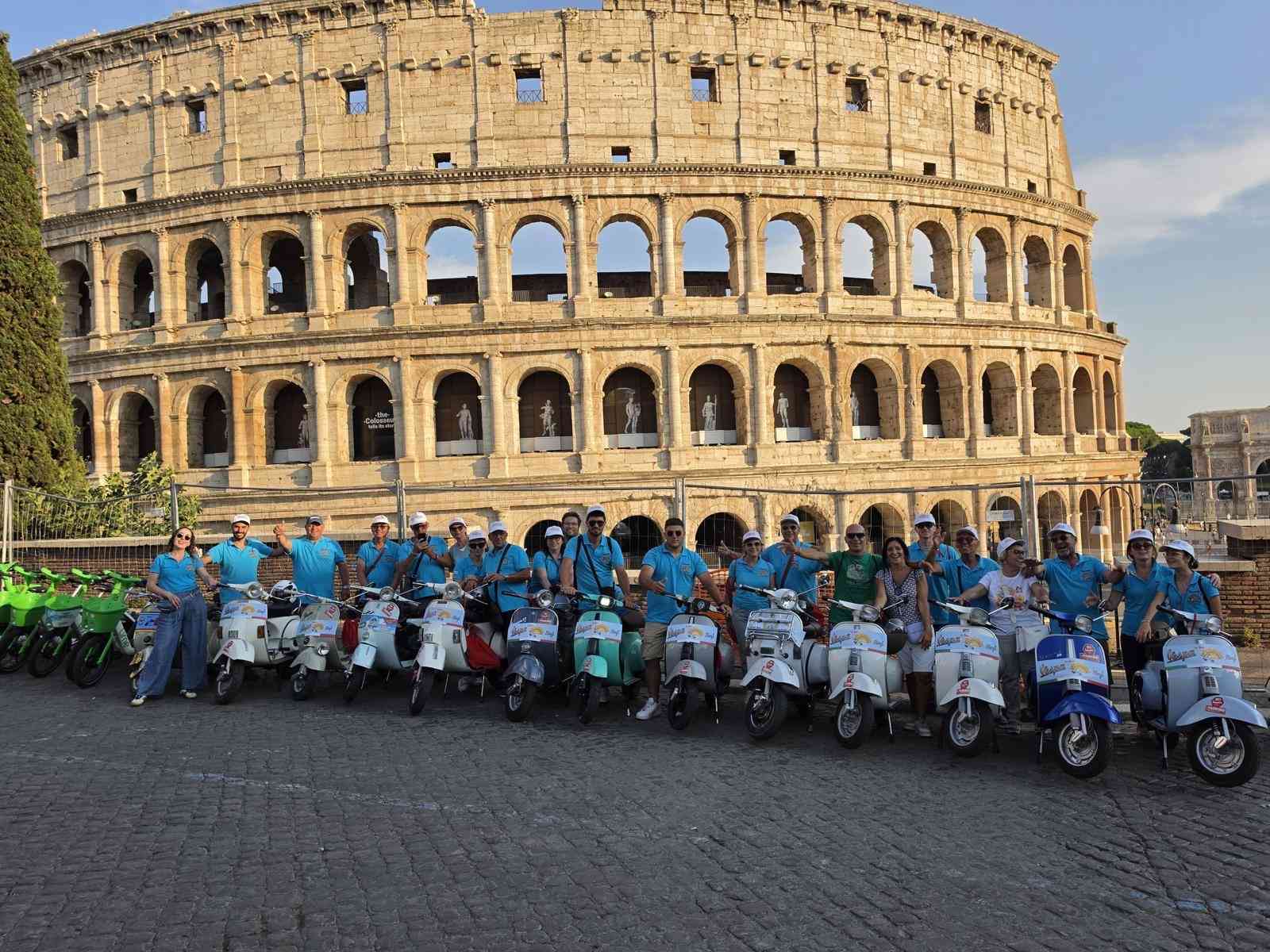 Immagine articolo: Compagine menfitana tra i 20mila del raduno mondiale Vespa a Roma