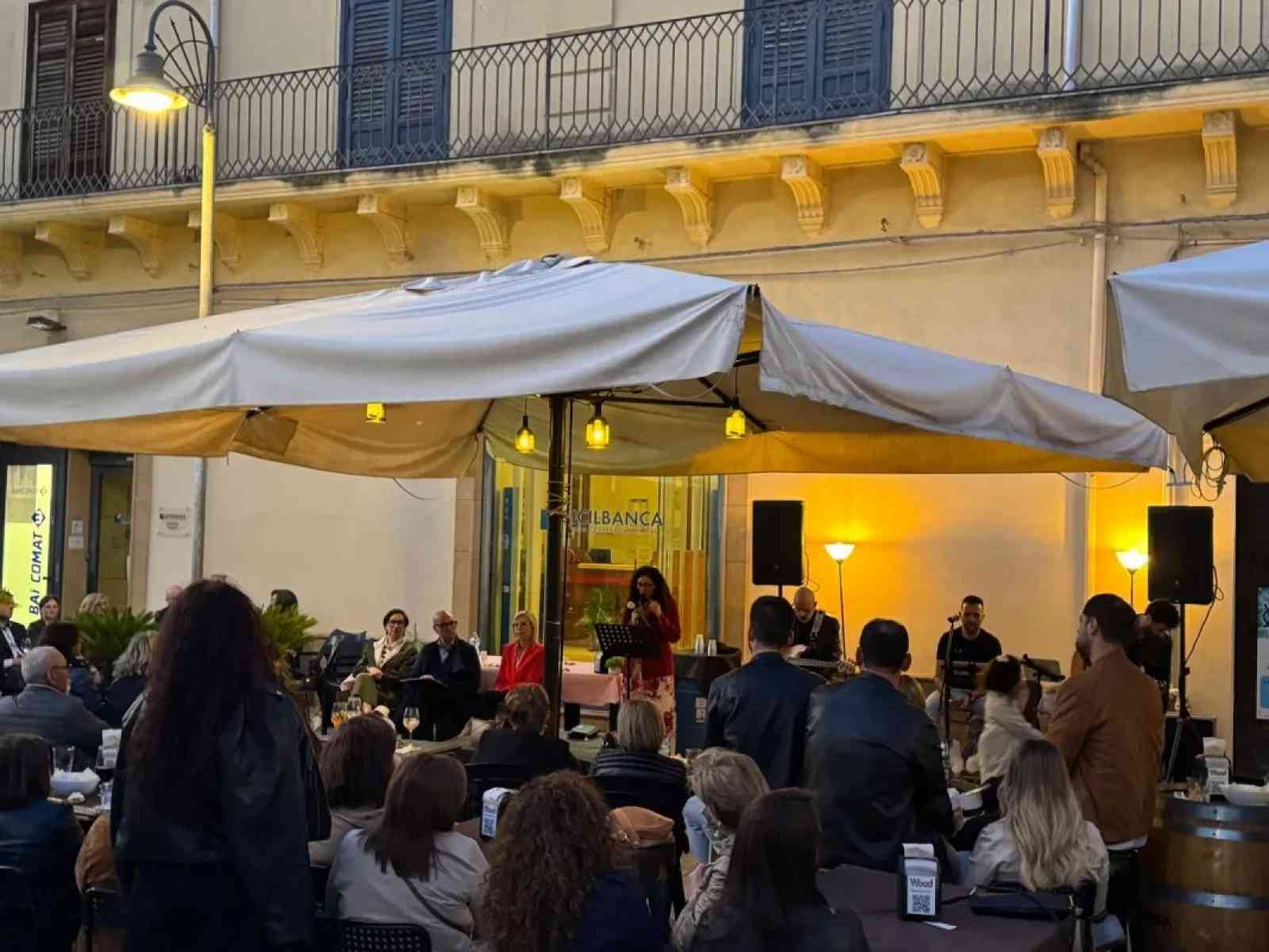 Immagine articolo: Il Lions Menfi tra la gente con il primo di tre incontri su violenza di genere