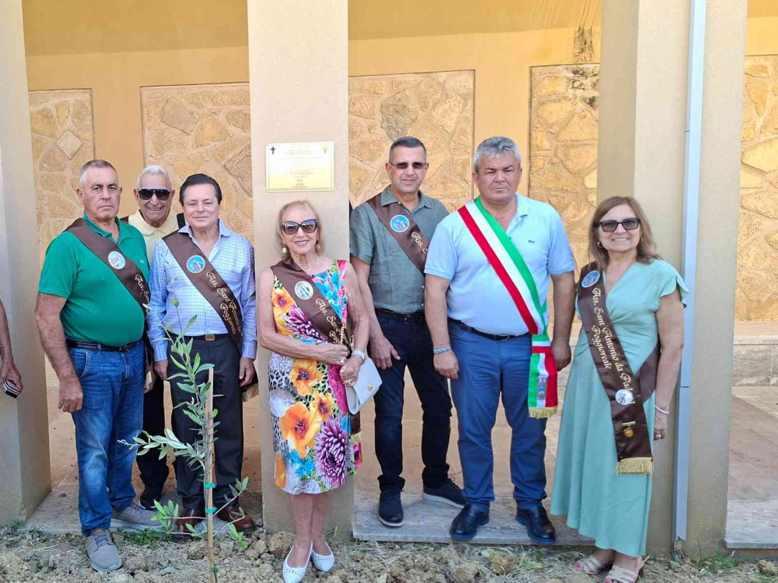 Immagine articolo: Piantato albero di ulivo donato dagli emigrati poggiorealesi in Australia