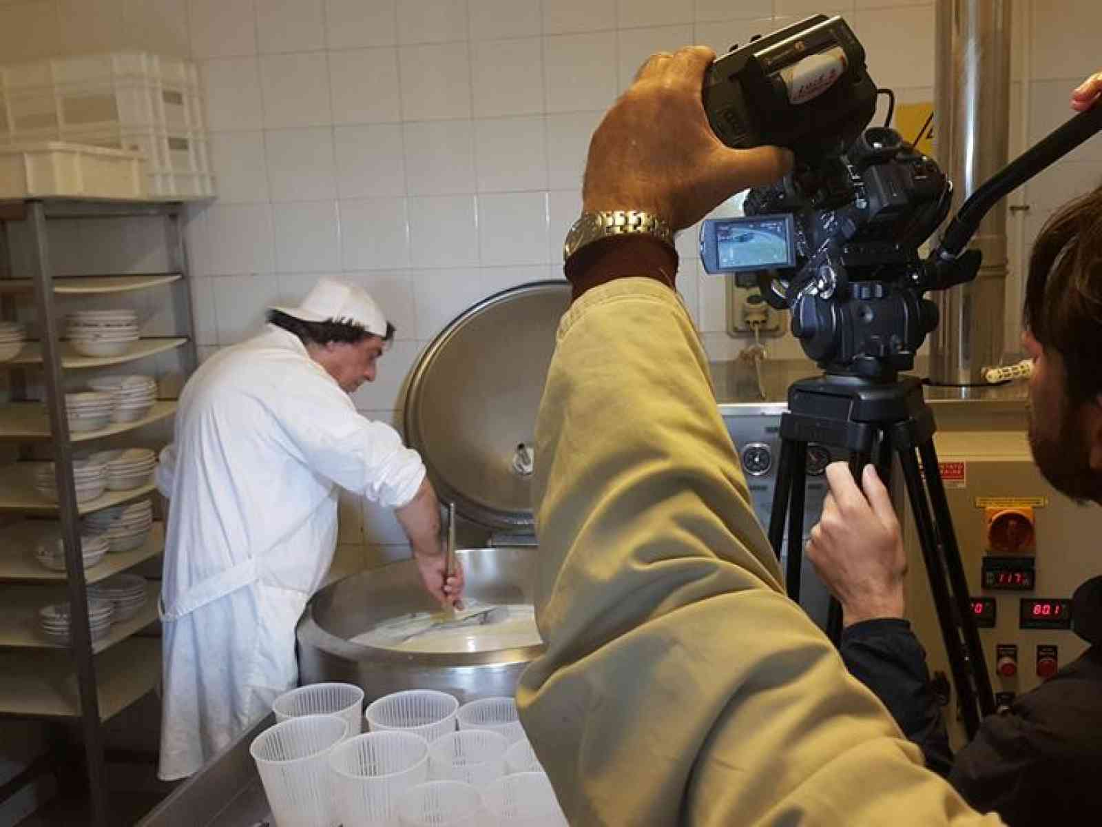 Immagine articolo: (FOTO) Le telecamere della Rai alla scoperta di S. Margherita tra bellezze, gastronomia e aziende locali. In autunno servizio su “Geo & Geo“