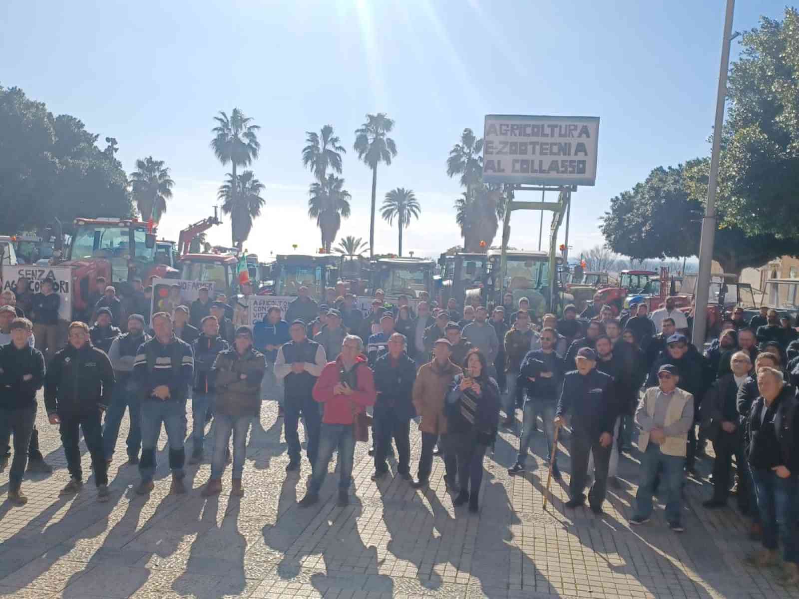 Immagine articolo: La protesta degli agricoltori è arrivata a Menfi. Il corteo raggiunge la piazza. IL VIDEO