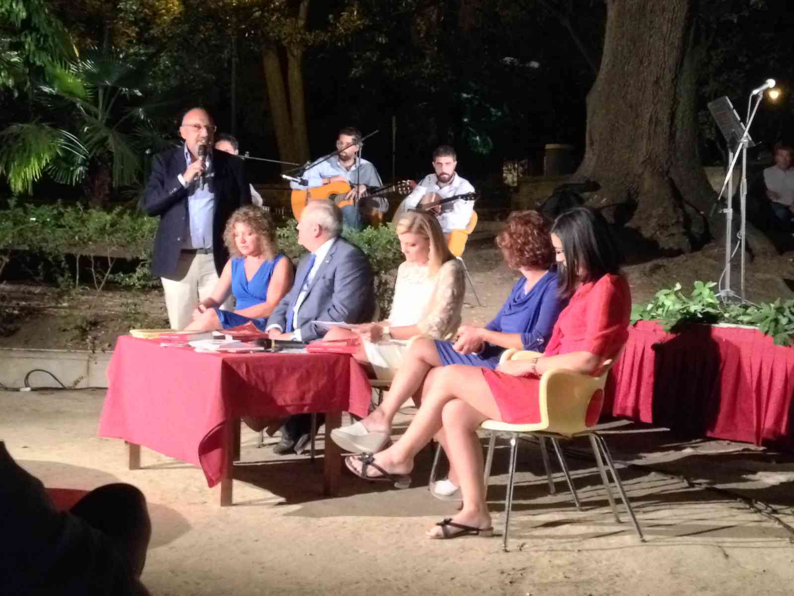 Immagine articolo: Sambuca, successo di pubblico per il X Premio Navarro. Conferiti premi e importanti riconoscimenti